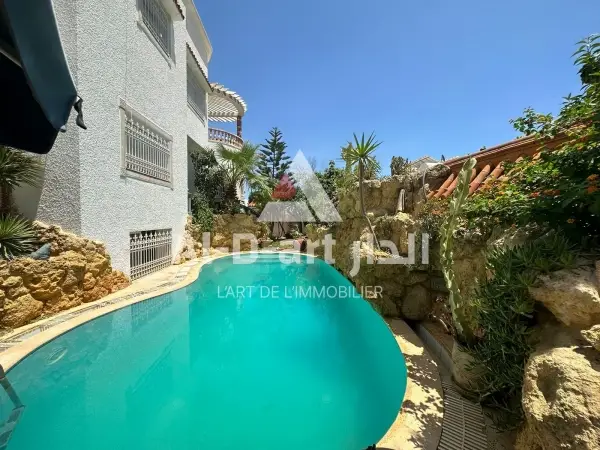 Une Villa S+5 avec piscine