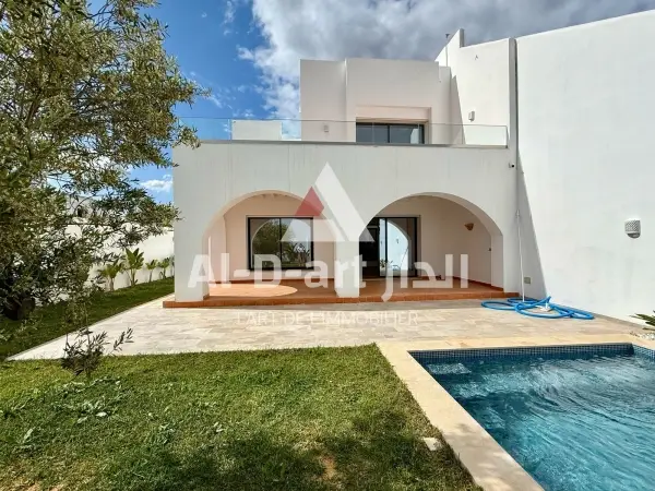 Villa S+4 avec piscine à Hammamet