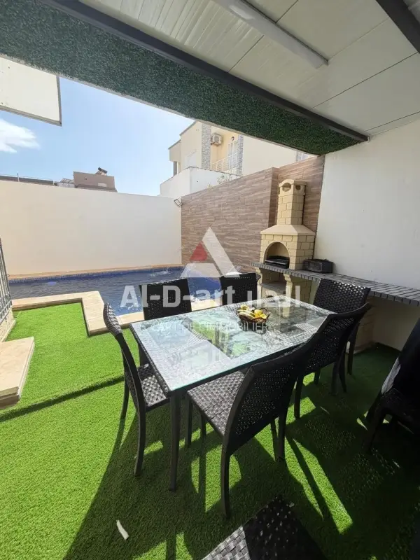 Villa S+5 avec piscine à 100 mètres de la plage Jinen Beni Khiar